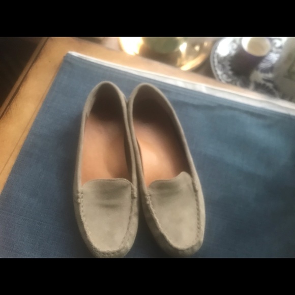 Like new! UGG Loafers - Picture 5 of 6